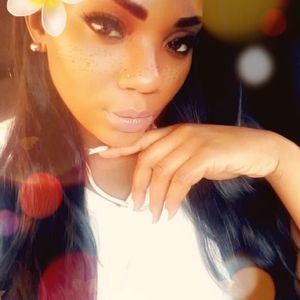 Meet your Posher, Monique